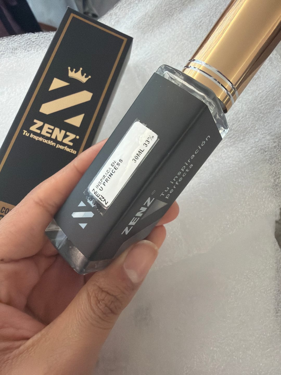 Customer photo review of Perfume Inspirado en U I DONT NEED A PRINCE BY MY SIDE TO BE A PRINCESS KILLIAN NUEVO ABRIL 2024 zenz