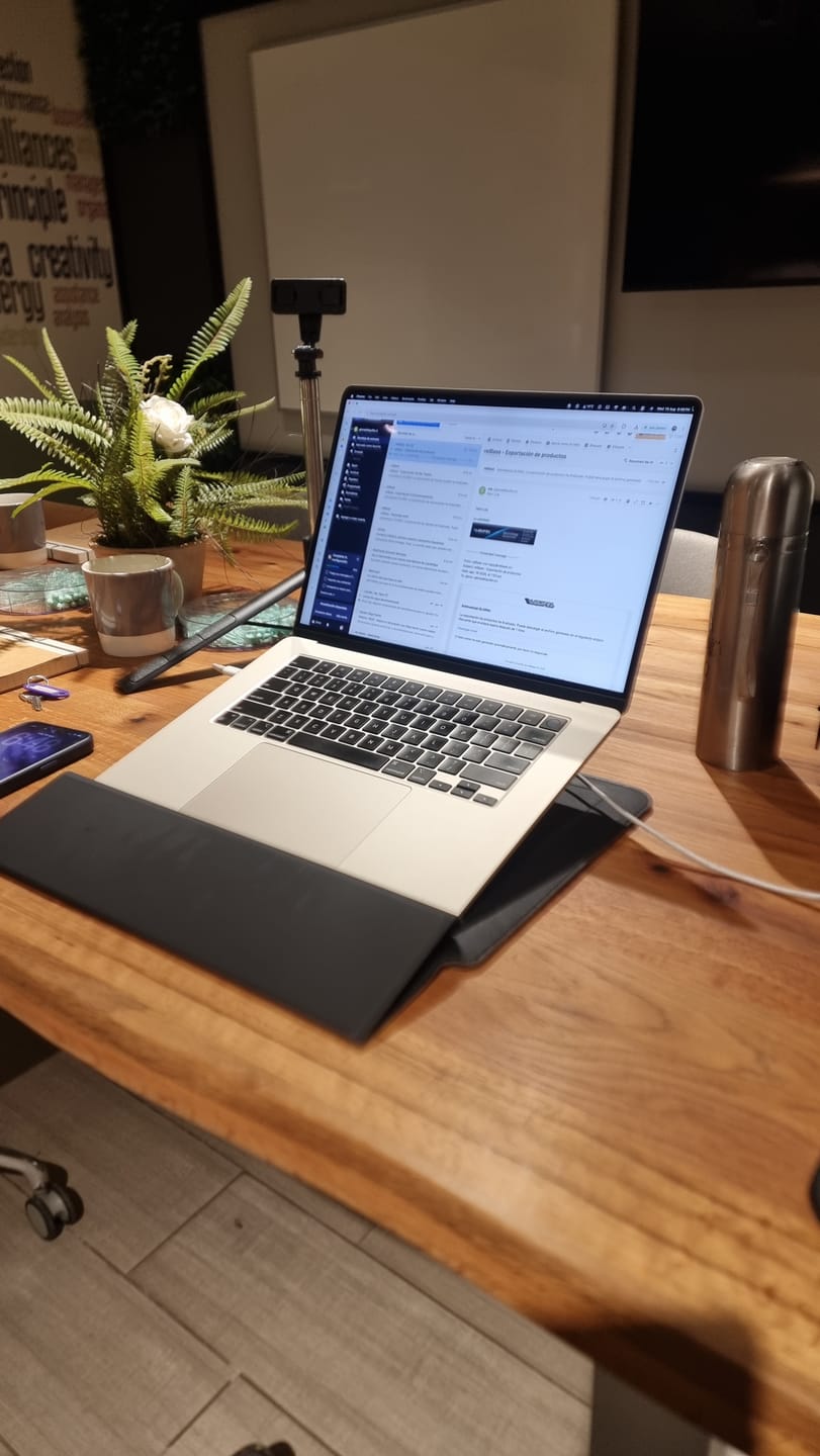 Customer photo review of Funda Notebook Smart Workstation