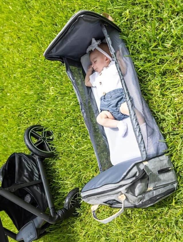 Customer photo review of Nomade™ - Sac à dos à langer avec lit bébé intégré
