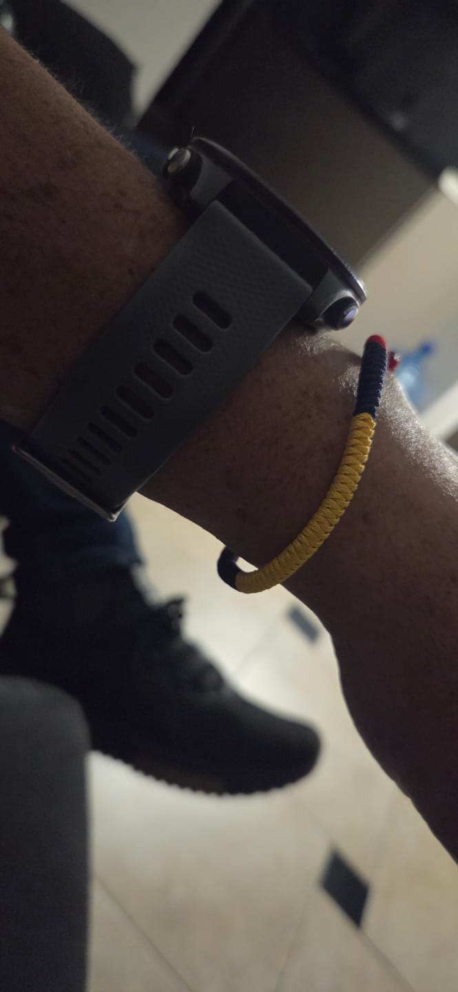 Customer photo review of Pulsera Tibetana Colombia – Orgullo, Raíz y Corazón