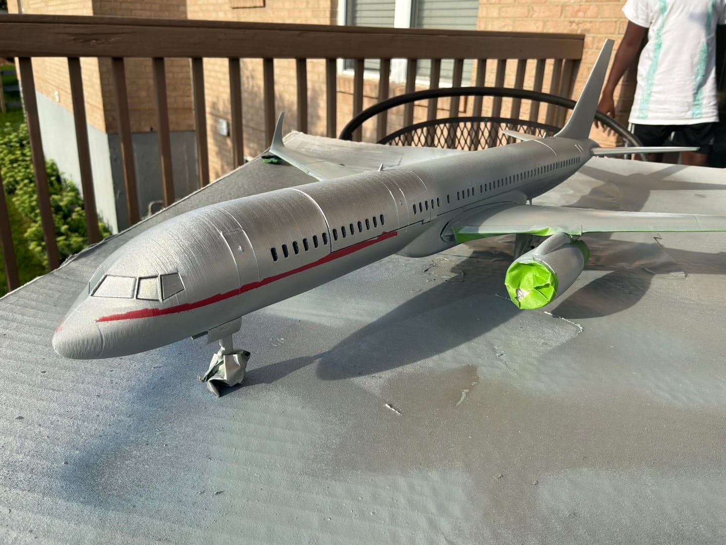 Customer photo review of 757-200 style aircraft model (1/80 scale)