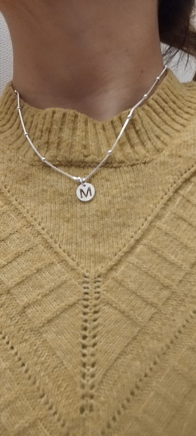 Customer photo review of Collar Plata Letra Cala