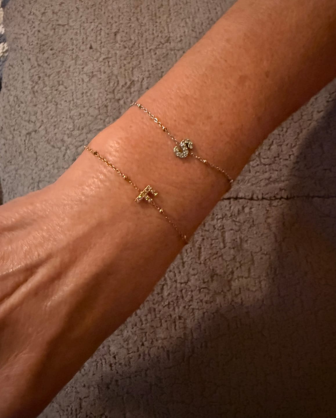 Customer photo review of Pulsera Plateada Bolitas Inicial Con Zirconias