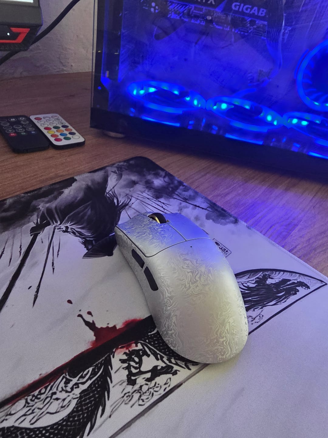 Customer photo review of FGG Madlions M3 Pro Karbon Fiber Wireless Mouse
