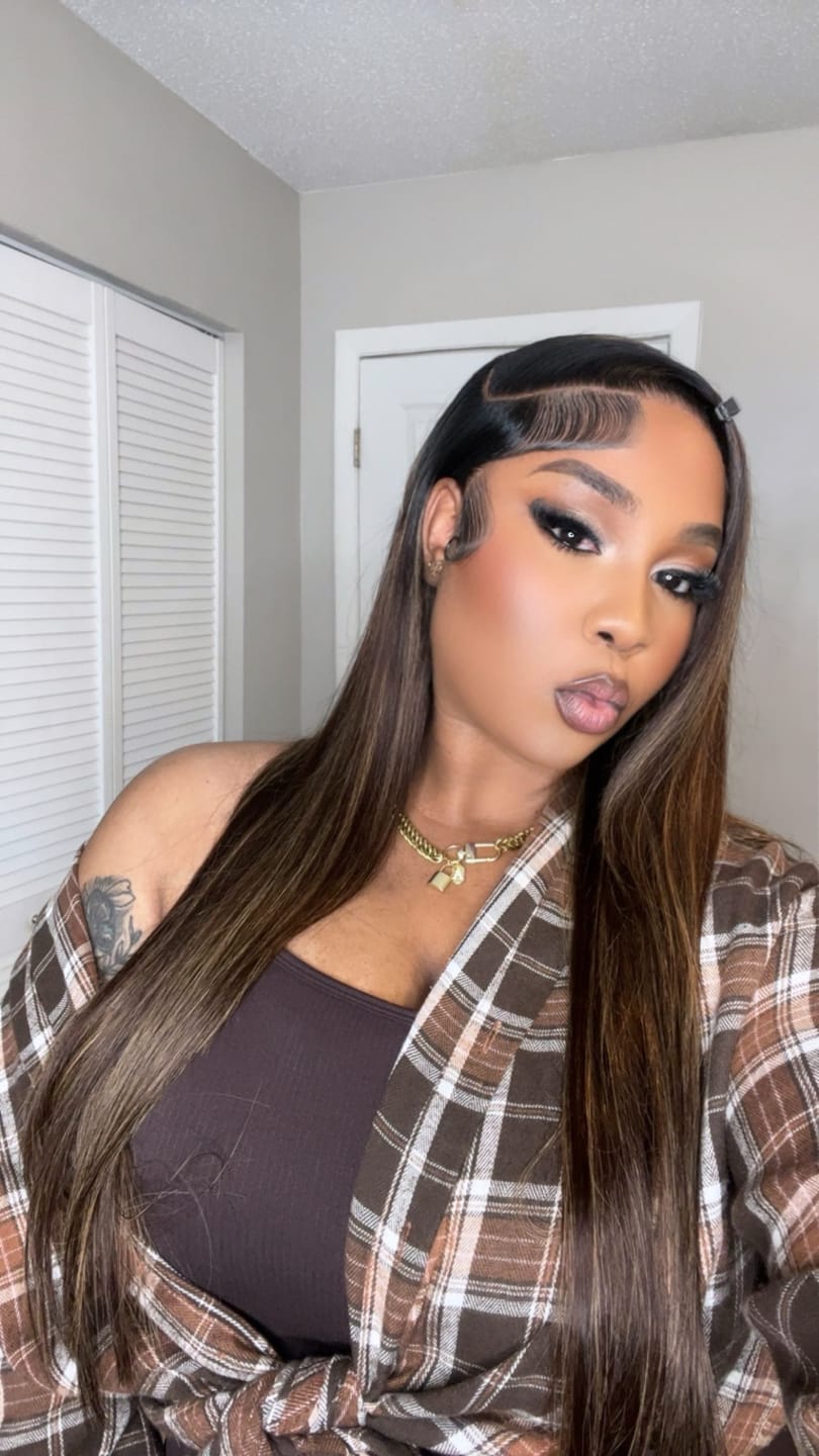 Customer photo review of Wavymy Layered Cut Balayage Highlight Wear Go Glueless 7x5 Lace Pre-Bleached Straight Wigs Pre-pluck 180% Density Human Hair Wigs