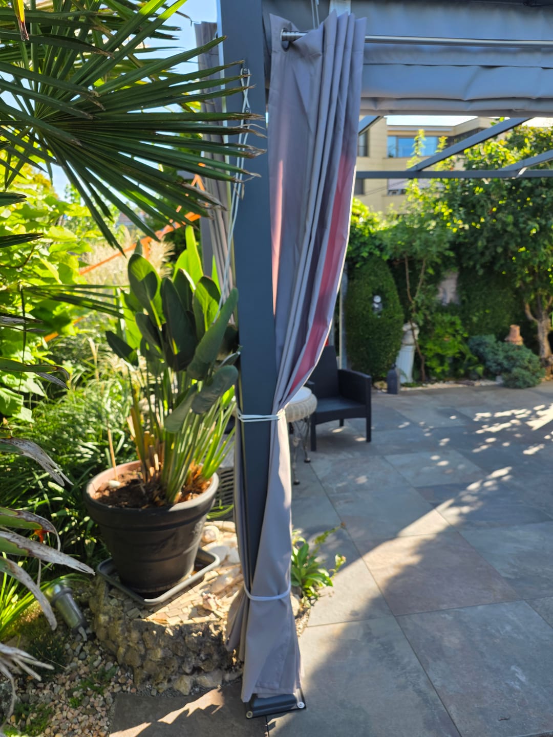 Customer photo review of Extra Breiter Outdoor Vorhang Wasserdicht und Verdunkelnd mit Ösen – 1 Stück, 180 cm Breite