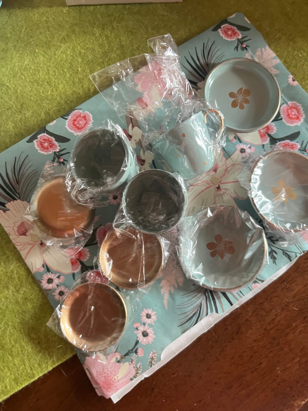Customer photo review of Kitchen Utensils Set 5 pcs Dollhouse - 1/6 Scale Dollhouse Miniature