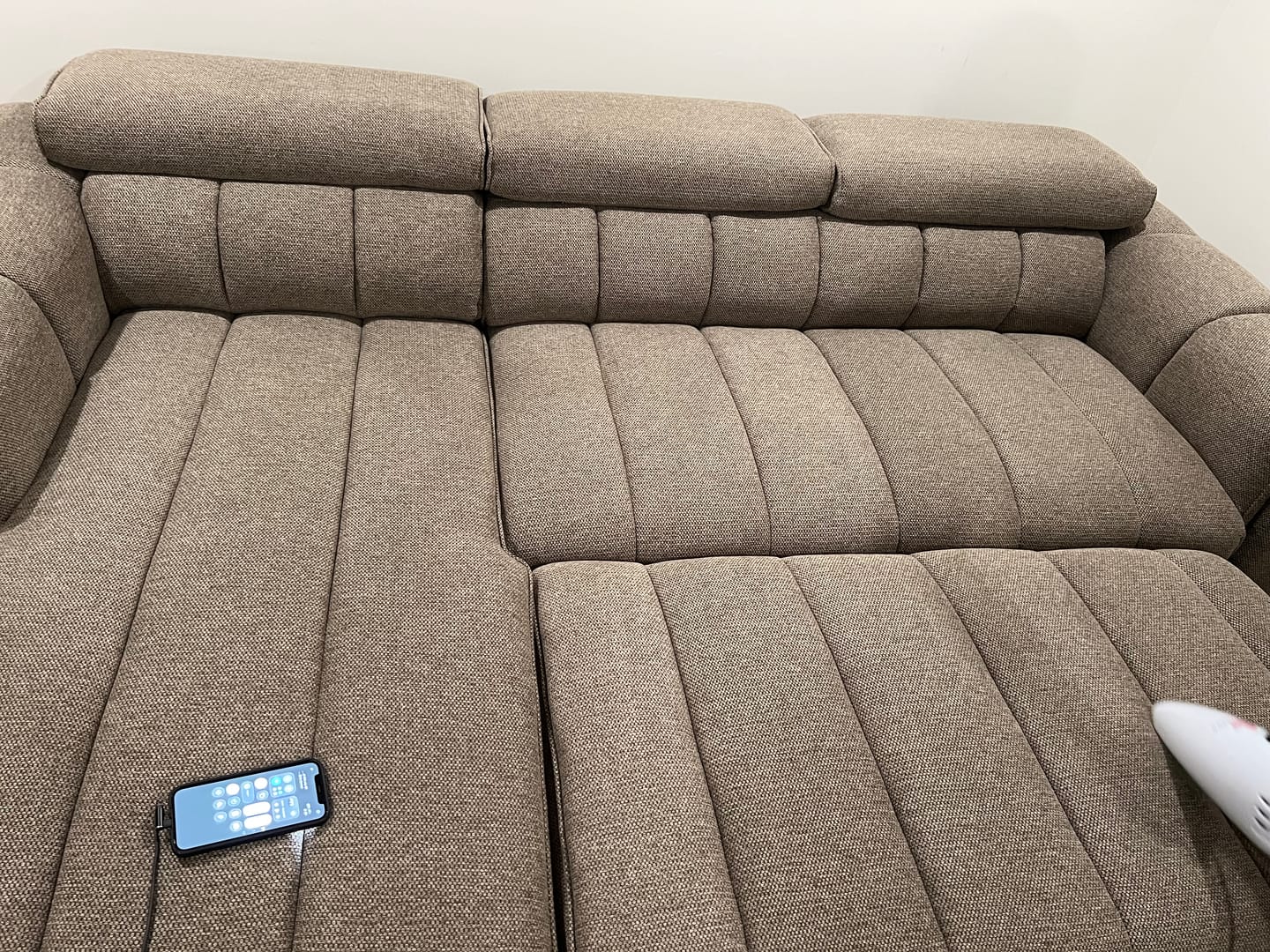 Customer photo review of VICTOR - Sofa lit 99" avec rangement taupe