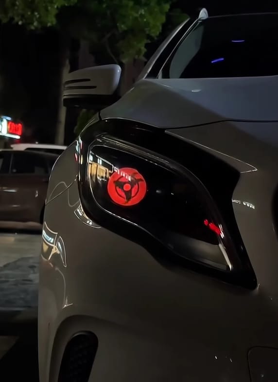 Customer photo review of Faros LED con Ojos Animados
