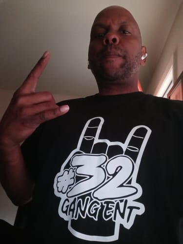 Customer photo review of 32 GANG BUDGET TEE
