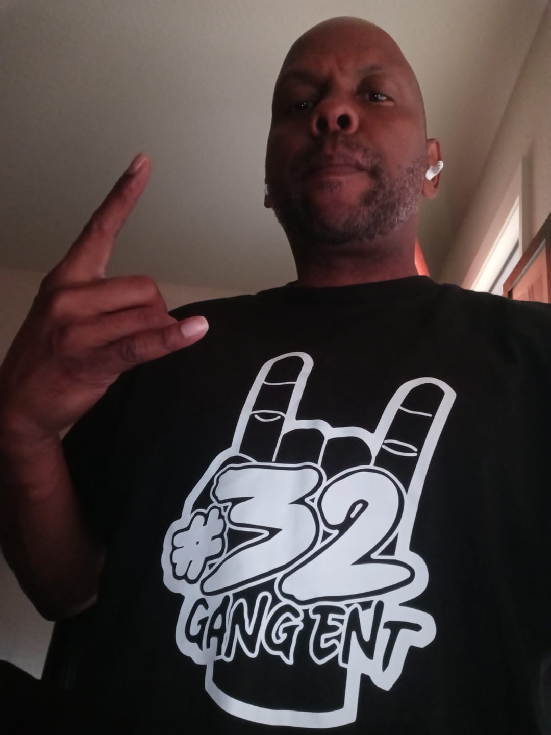 Customer photo review of 32 GANG BUDGET TEE