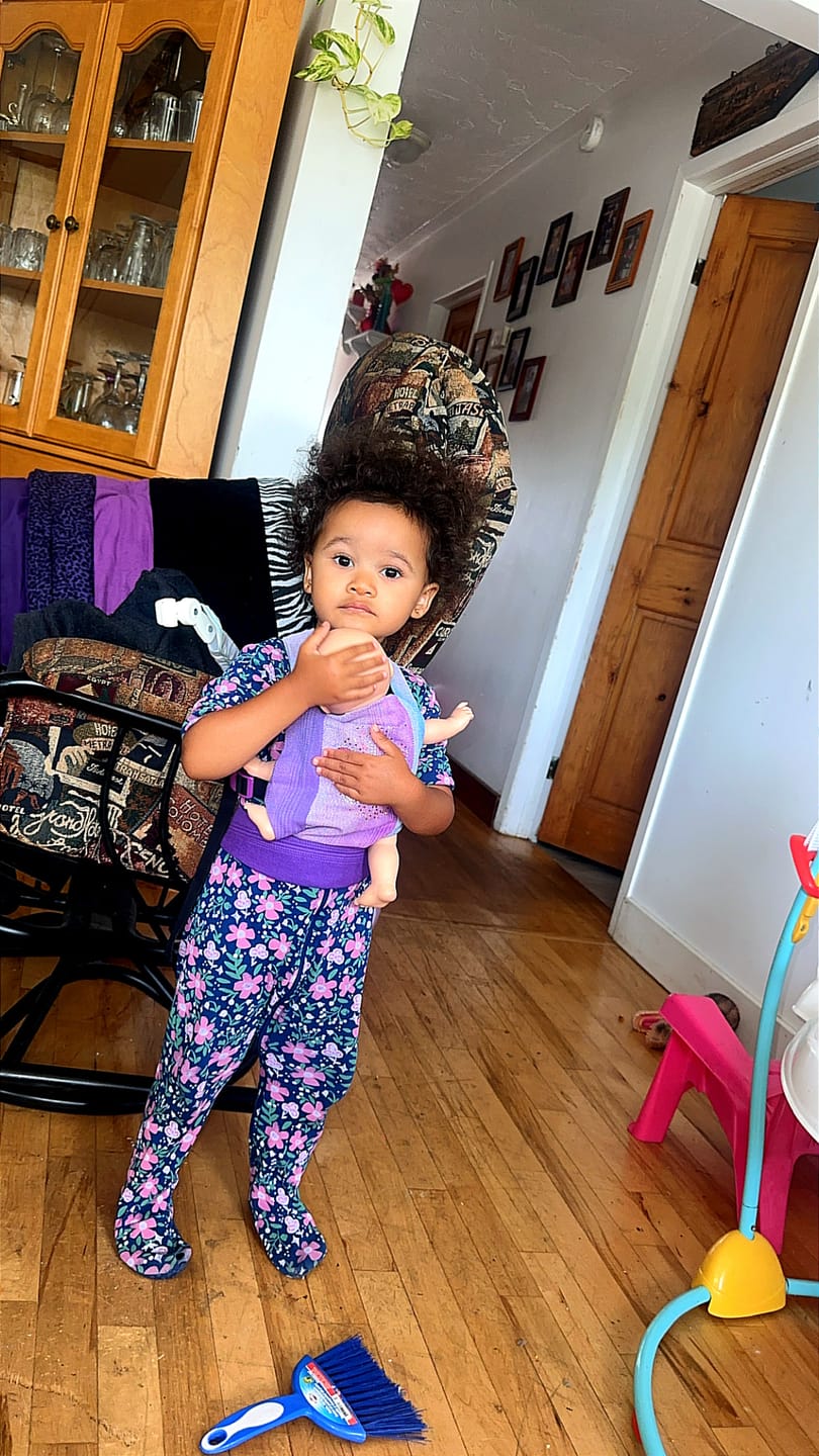 Customer photo review of Mini TREK | Le porte-bébé jouet pour 3 ans +