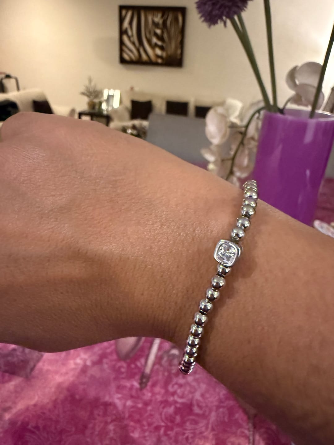 Customer photo review of Pulsera Plateada Bolitas Birthstone Cuadrado