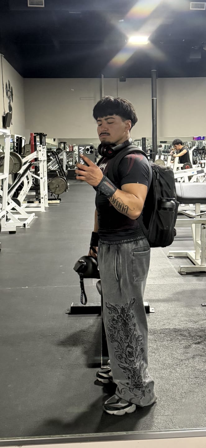 Customer photo review of 2061 - Threadmark Sweats