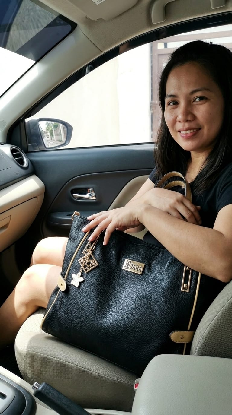 Customer photo review of VENICE LEATHER TOTE BAG