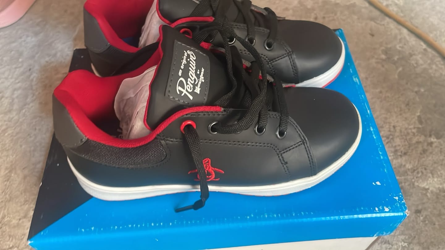Customer photo review of Tenis Style Leo Negro
