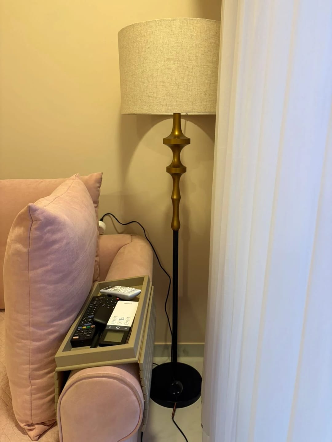 Customer photo review of David Metal Floor Lamp