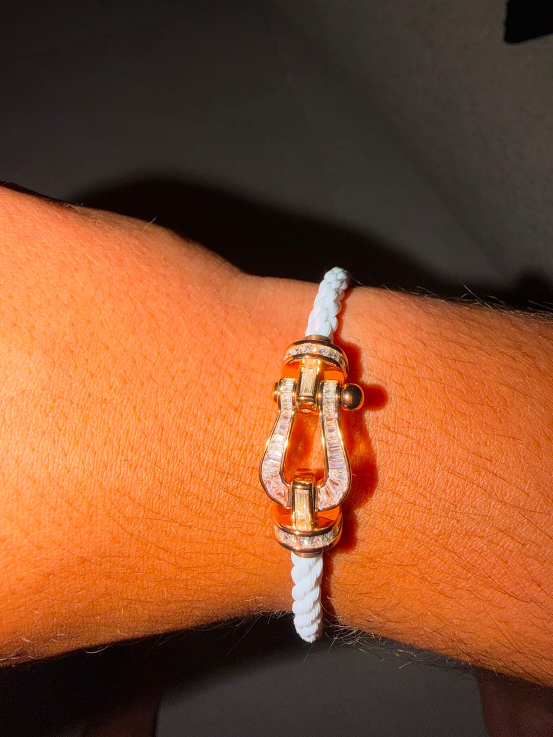 Customer photo review of צמיד יוקרתי עם רצועת חבל לבנה ואבזם בגוון זהב ורוד משובץ קריסטלים — JEWELLUXE™
