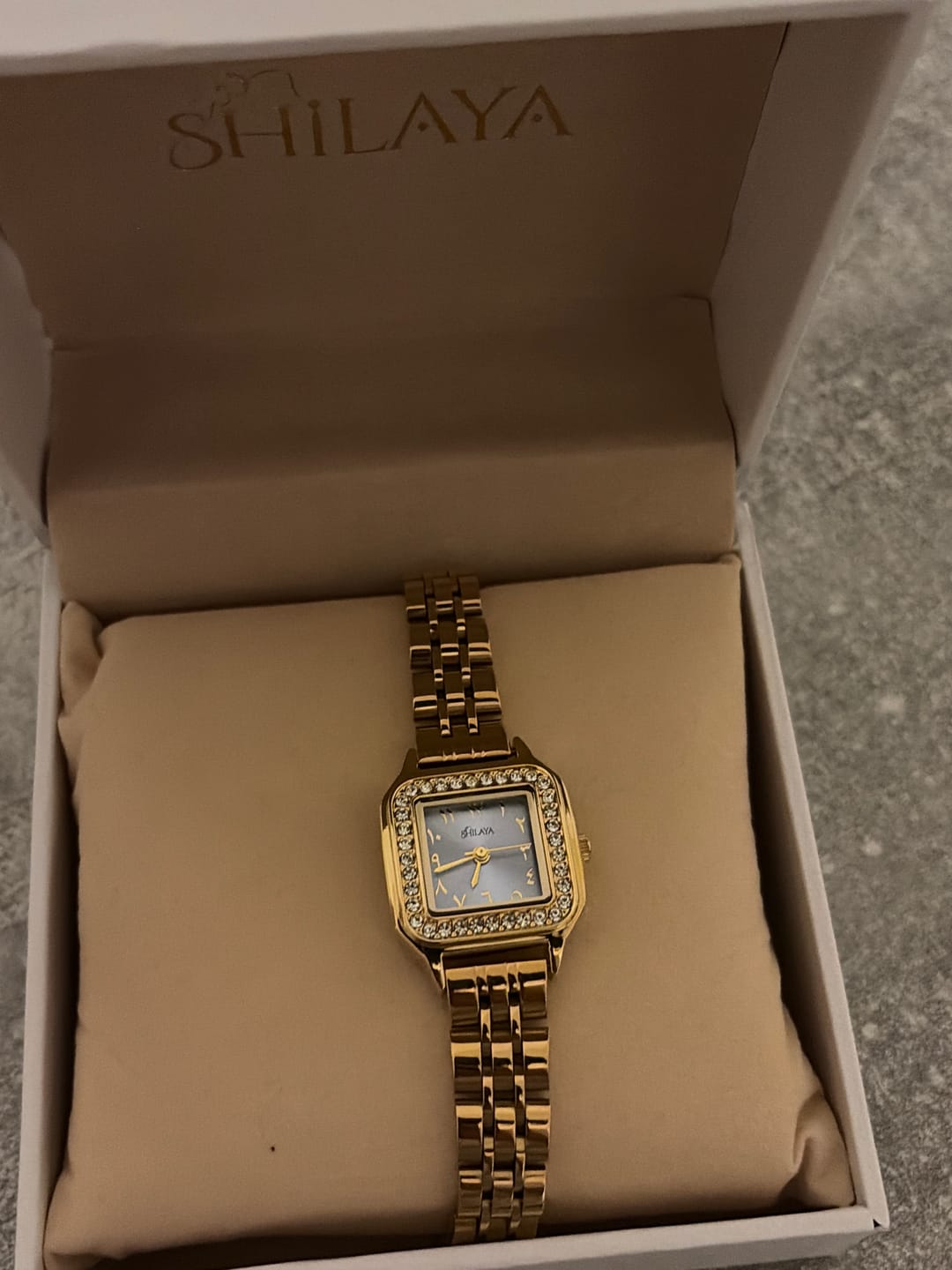 Customer photo review of LA MAJORELLE MONTRE DORÉ CHIFFRES ARABES