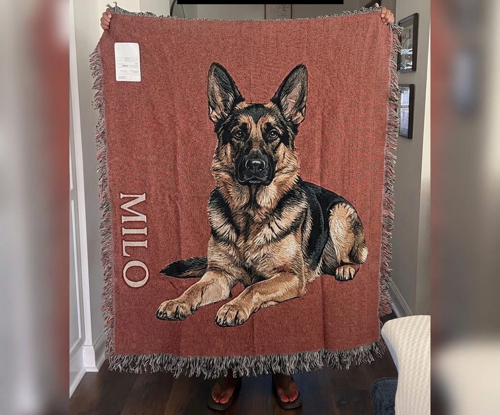 Customer photo review of Loyal Hues Pet Throw - Wild Onyx Garden