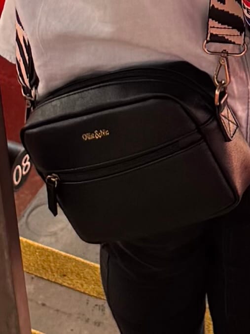Customer photo review of Gigi Crossbody - Black
