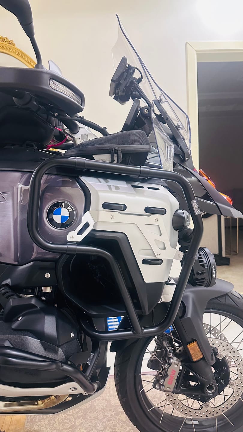 Customer photo review of LOBOO Upper Crash Bar for BMW R1300GS Adventure（2024-）