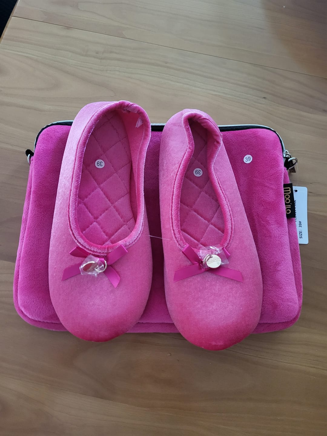 Customer photo review of Hausschuhe / Ballerina - Pink - In einer Samt Laptop Tasche verpackt