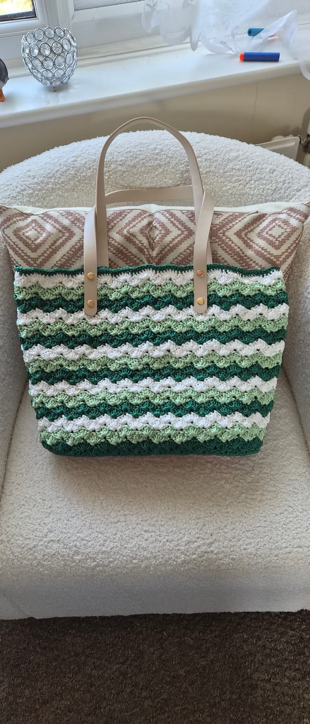 Customer photo review of Seabreaze Wave Tote Crochet Kit