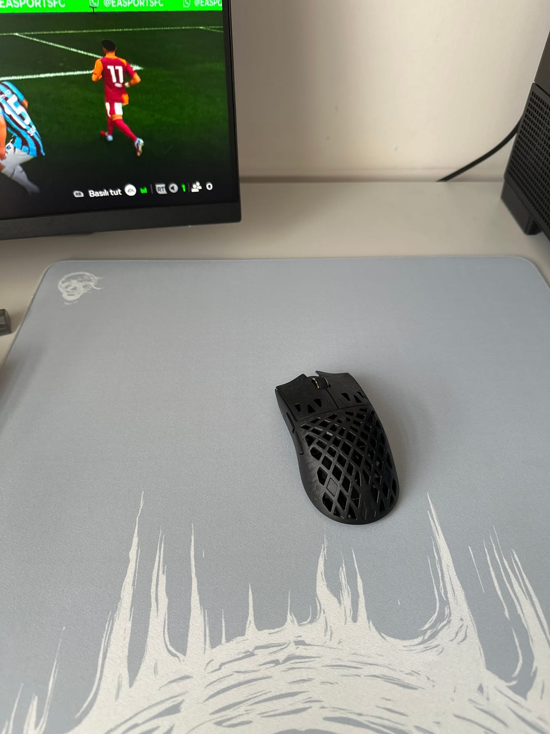 Customer photo review of ATK Blazing Sky Ghost Karbon Fiber Wireless Mouse
