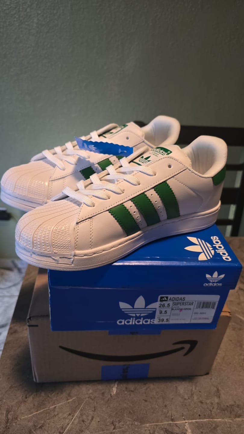 Customer photo review of Tenis Concha Blanco Verde