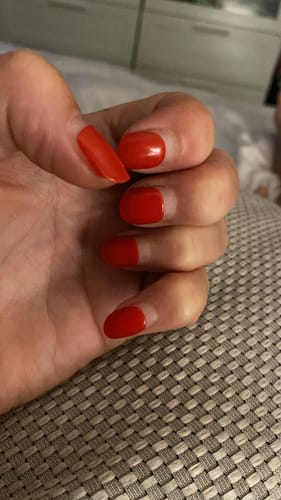 Customer's hand showing long-lasting red Mix & Match Refill Bundle gel nails with visible regrowth after 29 days