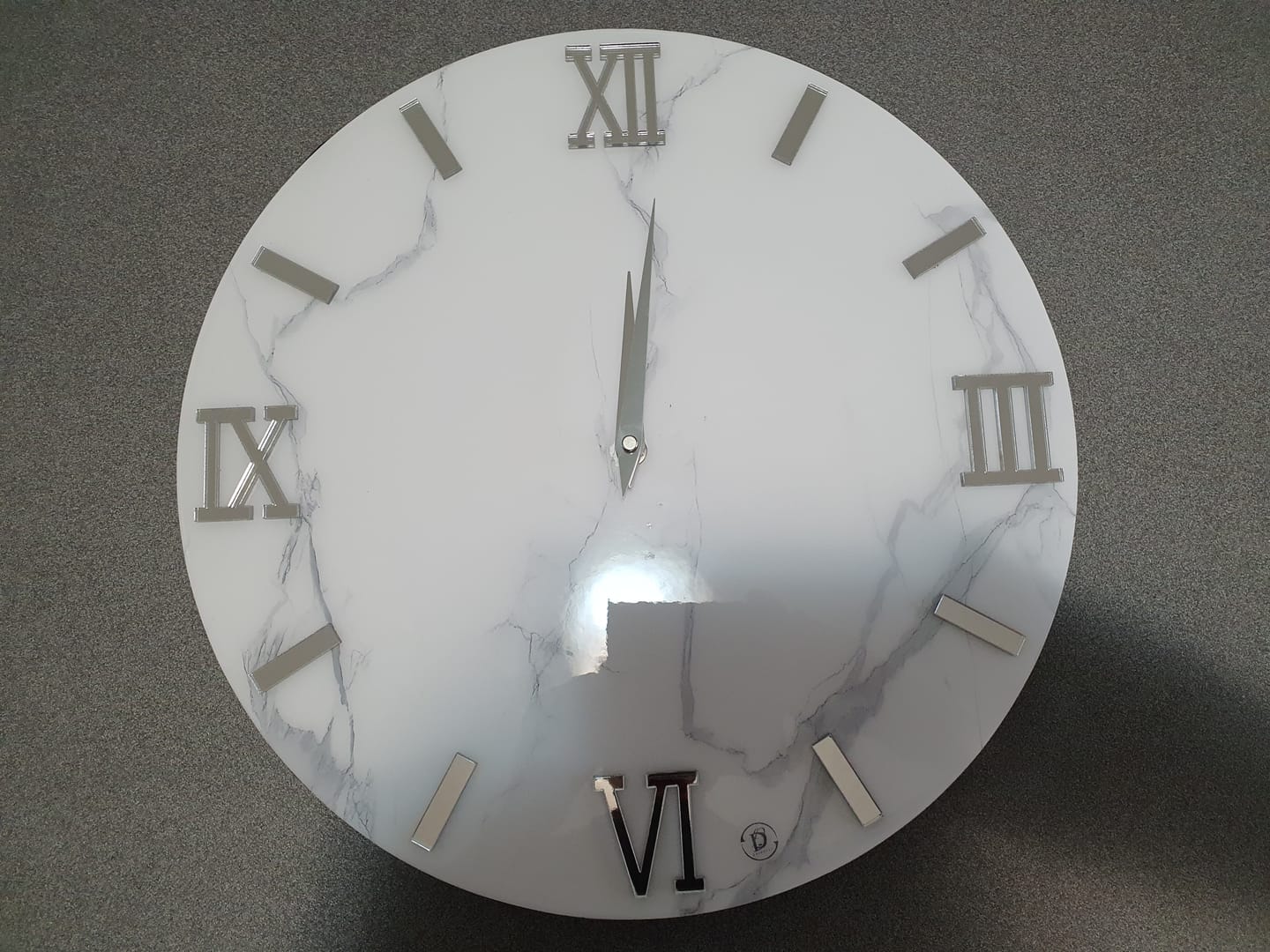 Customer photo review of Orologio da parete effetto marmo Carrara design moderno