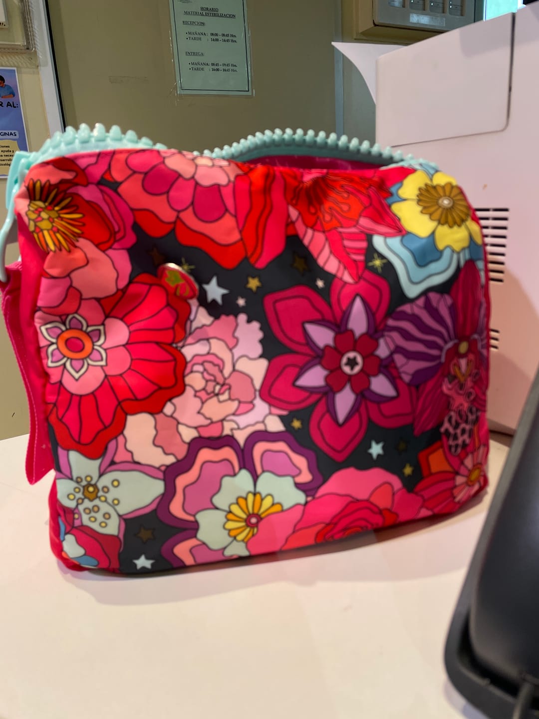 Customer photo review of ESTUCHE FLOWERS