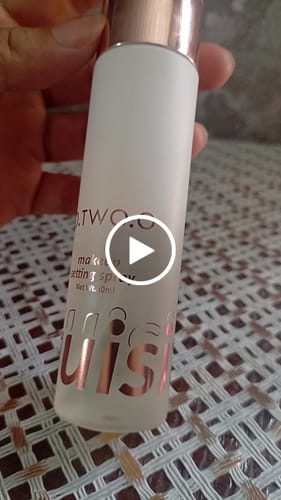 Customer video review of O.TWO.O EXQUISIT SETTING SPRAY