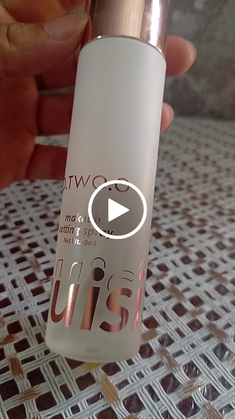 Customer video review of O.TWO.O EXQUISIT SETTING SPRAY