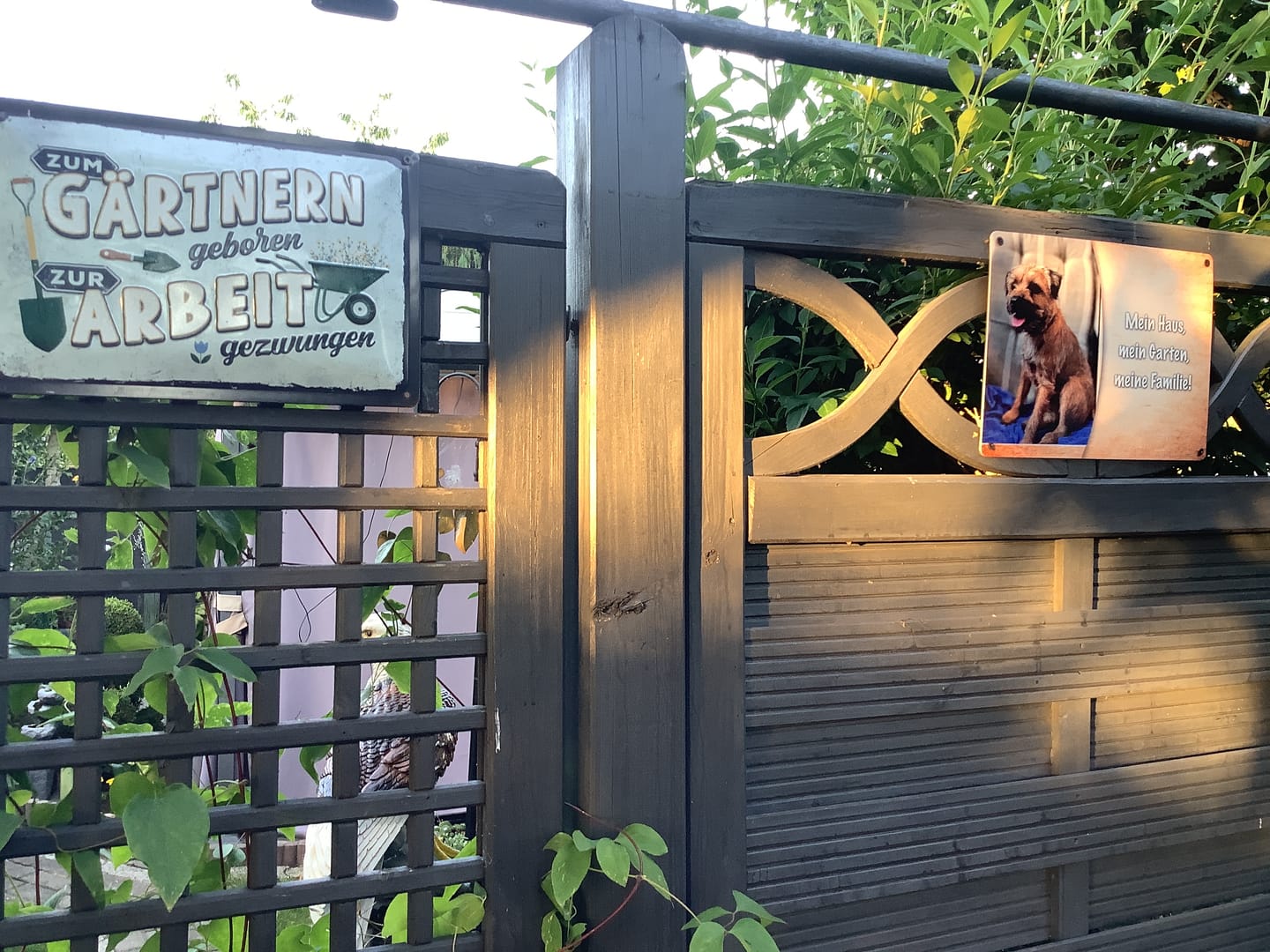 Customer photo review of Hunde-Türschild personalisiert mit Foto & Text (UV- und wetterfest)