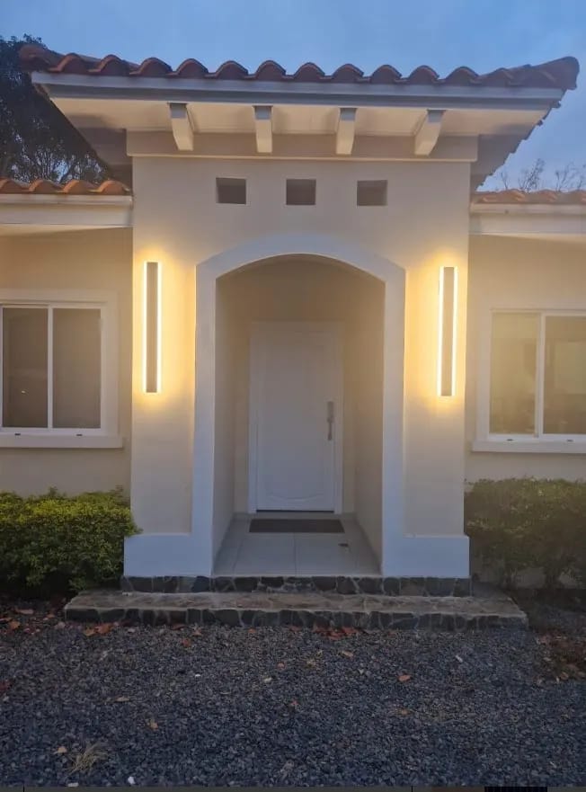 Customer photo review of United Linear LED Outdoor Wall Light, 60–240cm, Dimmable RGB & Warm White