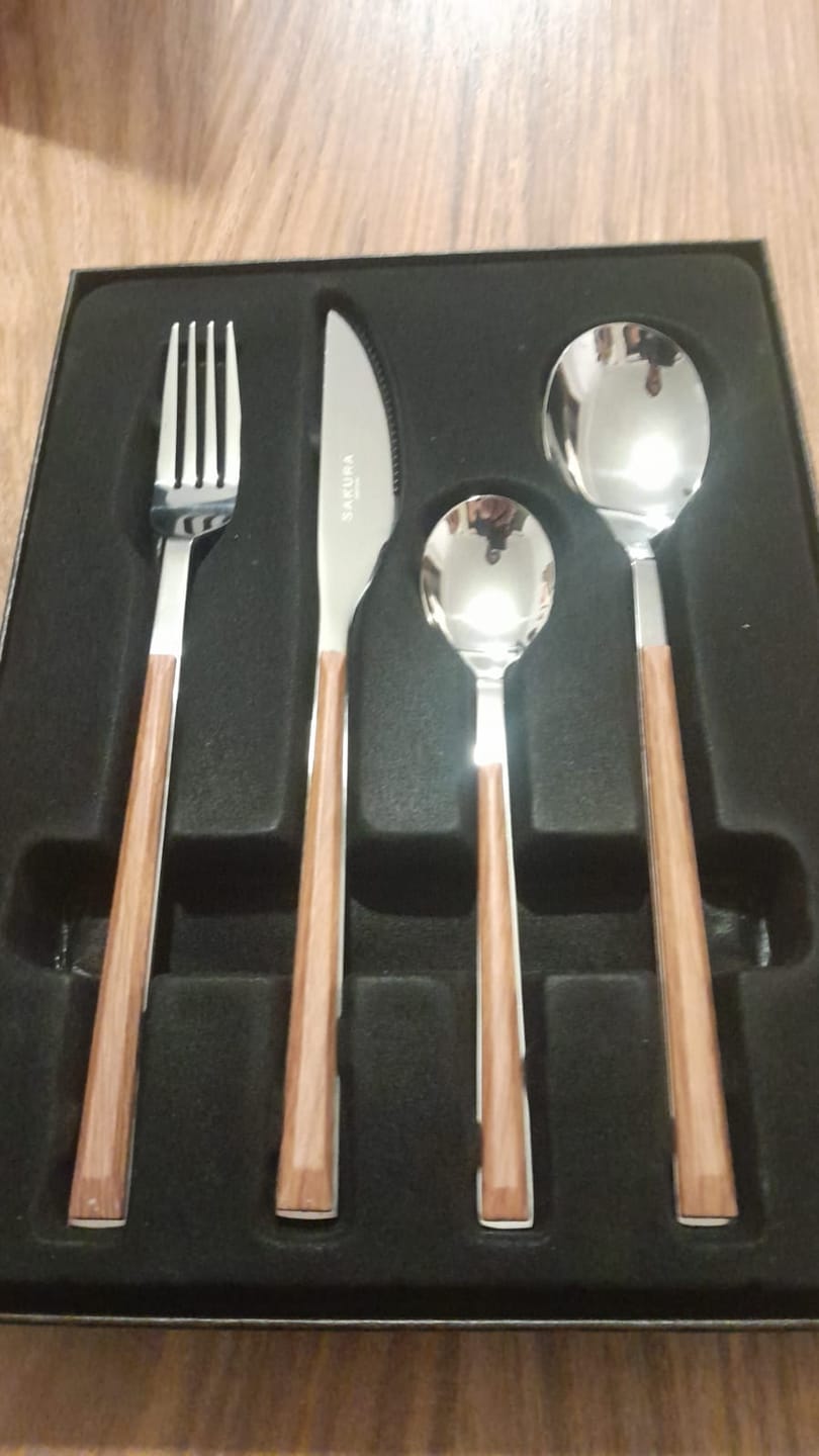 Customer photo review of Set De cubiertos Sakura