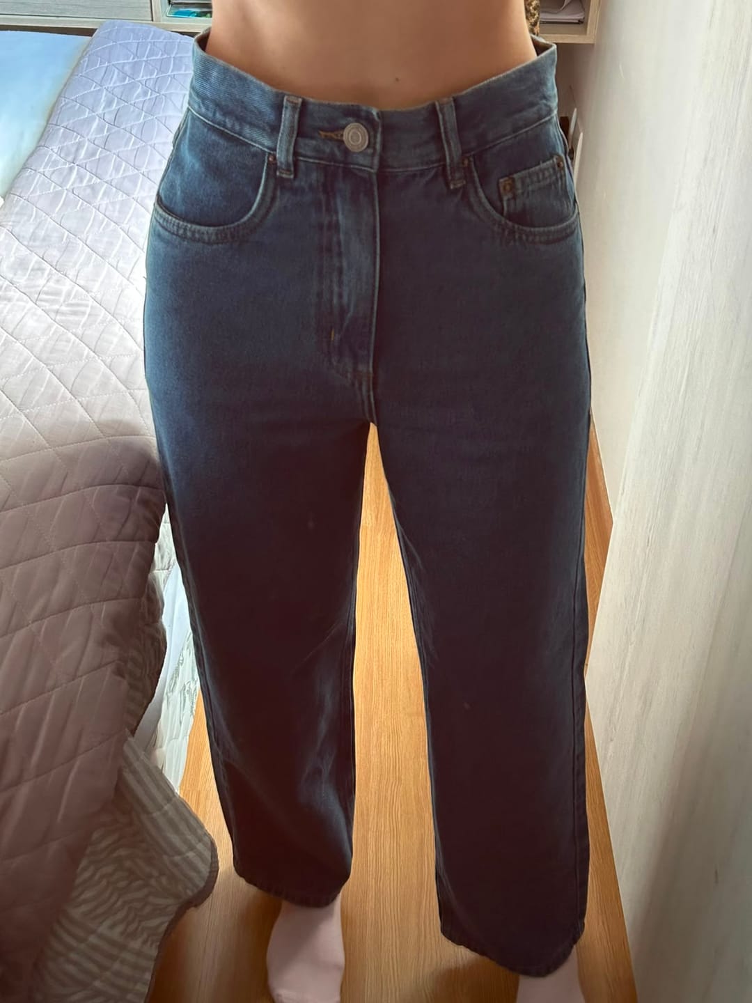 Customer photo review of Calça Jeans Reta Araçá Azul Médio