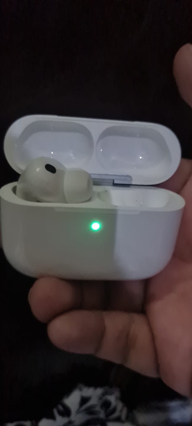 Customer photo review of AirPods Pro Titanium