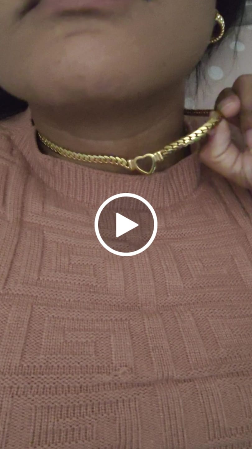 Customer video review of Colar Gargantilha Coração Minimalista Banhado em Ouro 18K