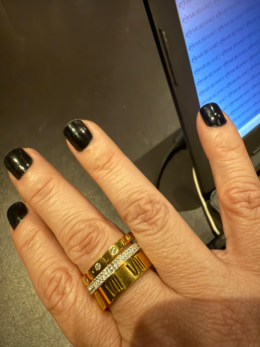 Customer photo review of Anel Aro Triplo Algarismo Romano Banhado em Ouro 18K
