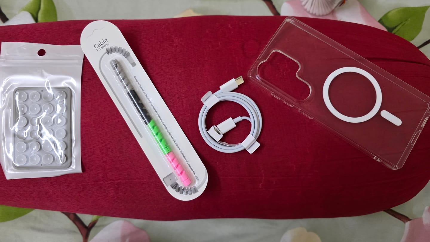 Customer photo review of Anti-Yellow Magsafe Clear Case Samsung S Series