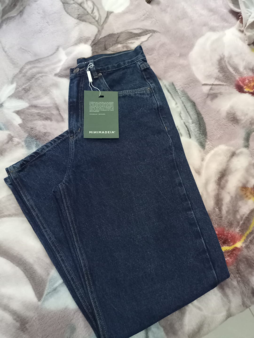 Customer photo review of Calça Jeans Reta Araçá Azul Escuro