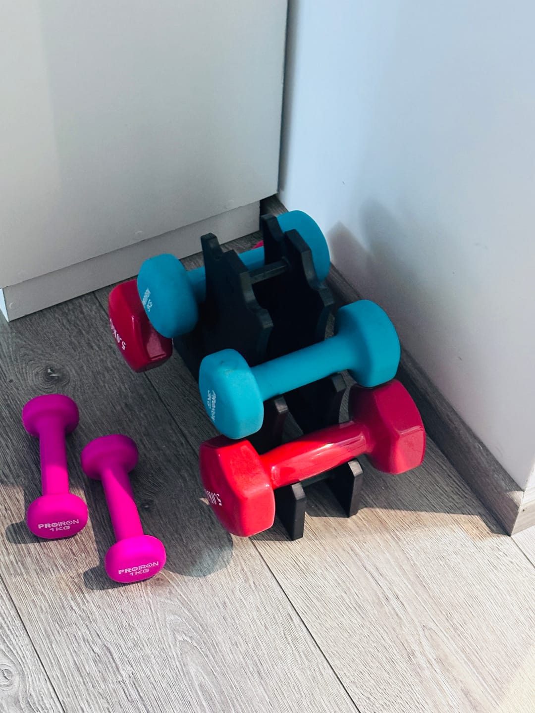 Customer photo review of Sets de Mancuernas de Neopreno + RACK de  3 niveles