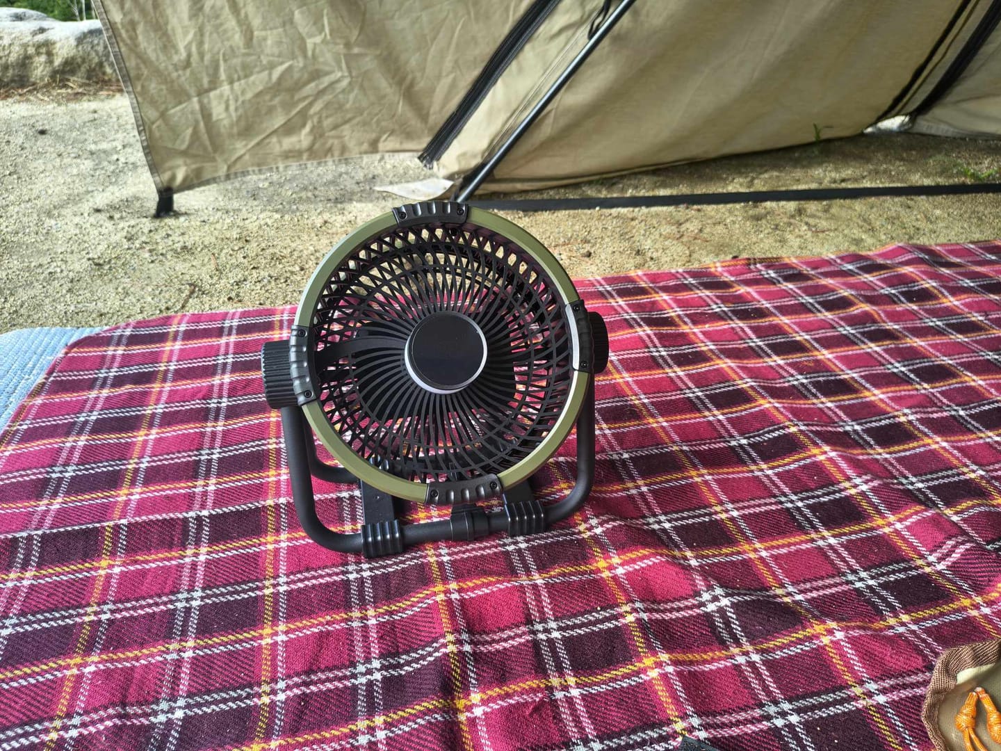 Customer photo review of BougeRV F01 キャンプ扇風機｜強力送風・LEDライト搭載・アウトドア対応 (グリーン)