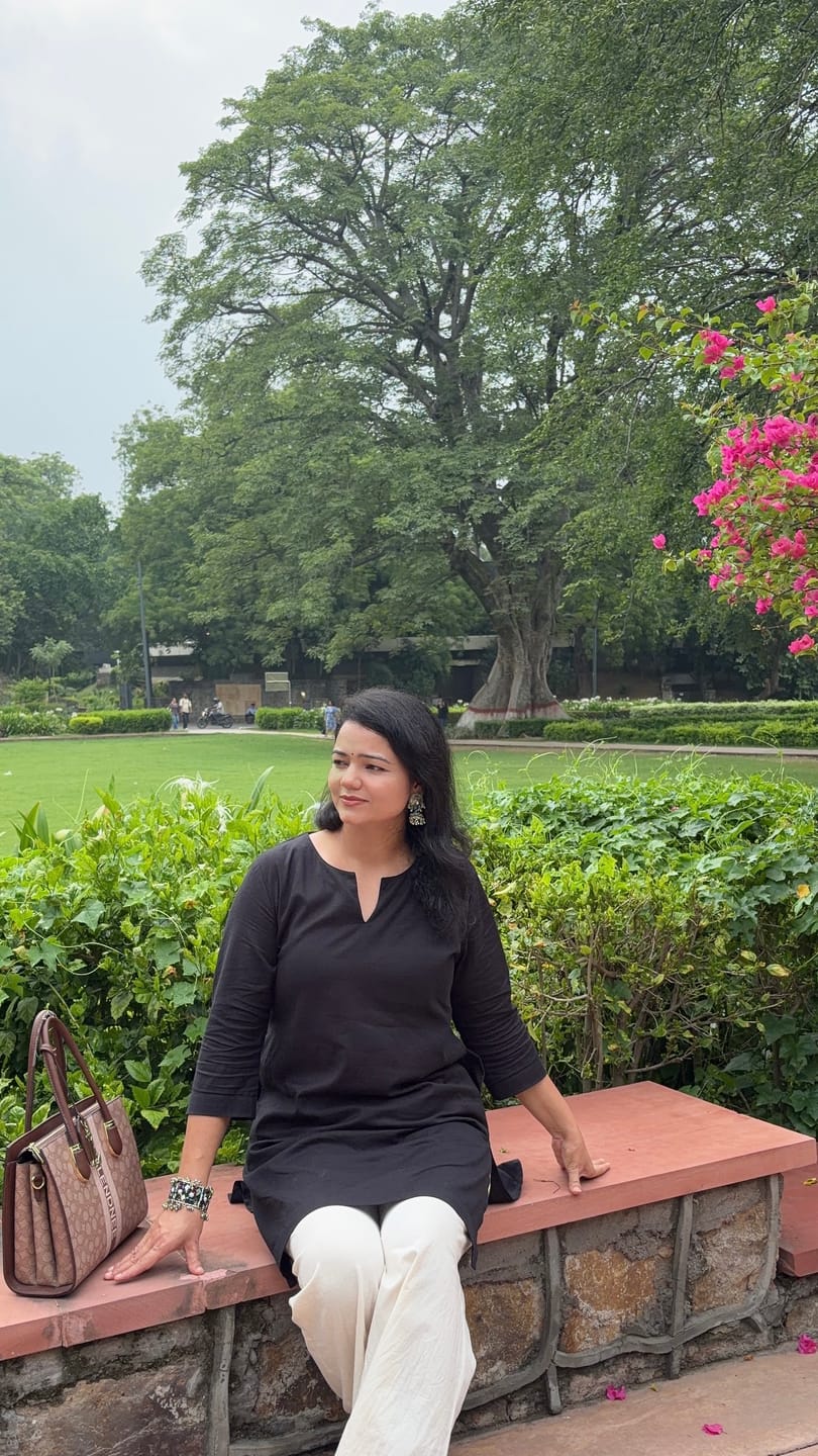 Customer photo review of Women Black Airy Linen Mid Thigh Length Kurta