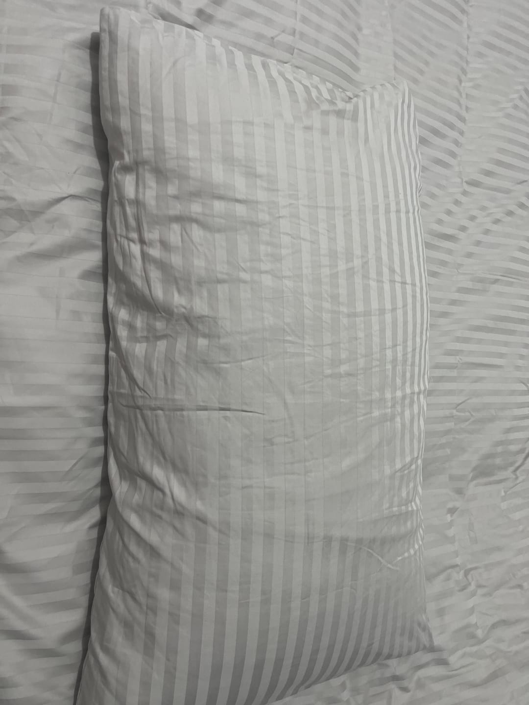 Customer photo review of PREMIUM PILLOW SUPER SOFT WITH MICROGEL FILLED