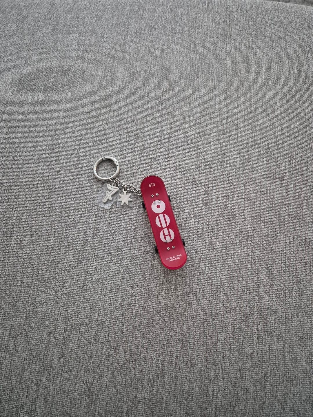 Customer photo review of BTS - ARIRANG WORLD TOUR OFFICIAL MD MINI SKATEBOARD KEYRING