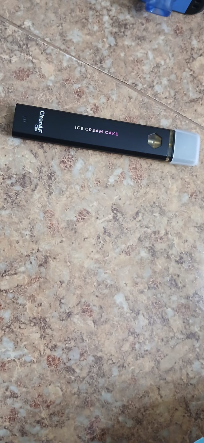 Customer photo review of Ice Cream Cake Hybrid THC Vape Pen